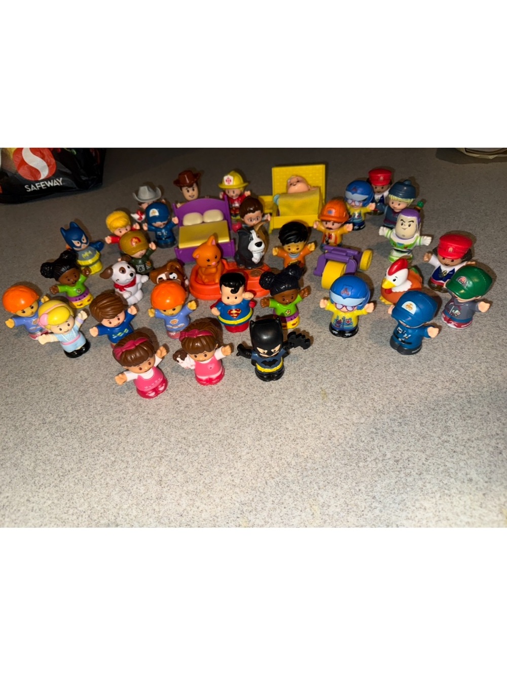 Assorted LITTLE PEOPLE Figures & Animals- Multicolor Playset